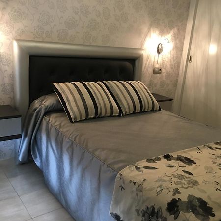 Hostal Sainz Riaño Exteriör bild