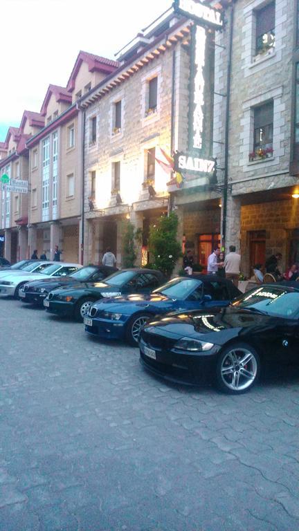 Hostal Sainz Riaño Exteriör bild