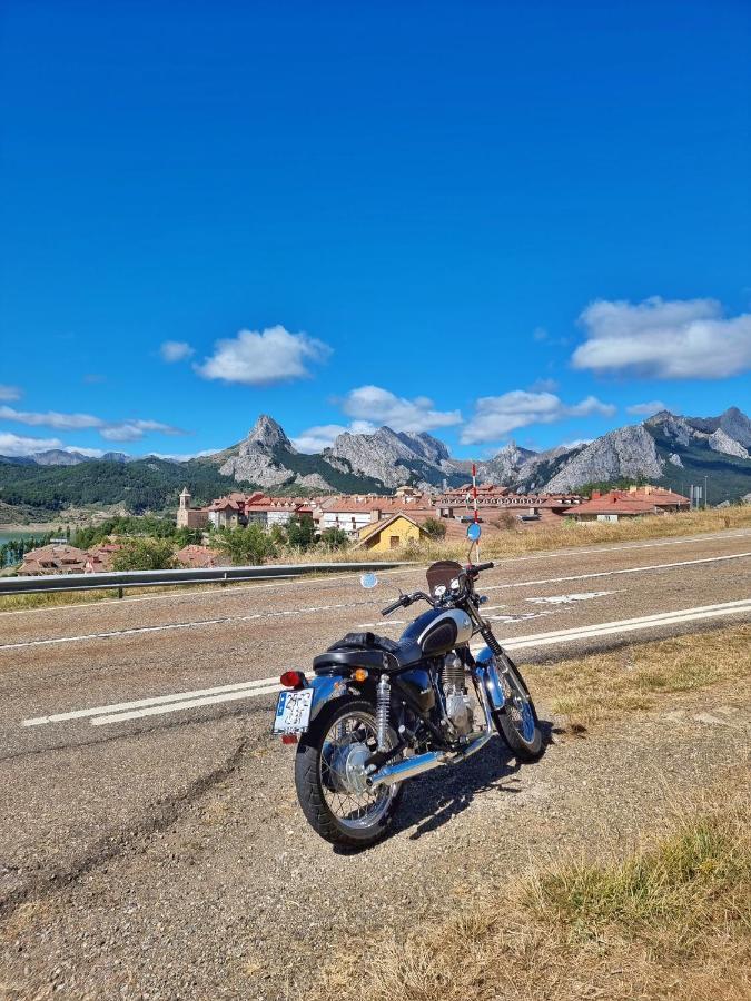 Hostal Sainz Riaño Exteriör bild