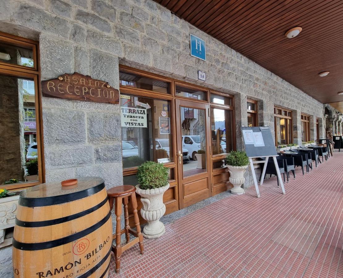 Hostal Sainz Riaño Exteriör bild