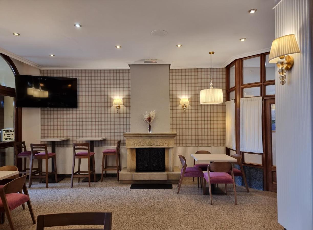 Hostal Sainz Riaño Exteriör bild