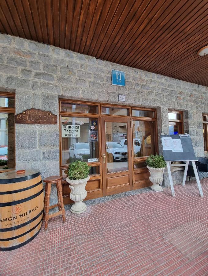 Hostal Sainz Riaño Exteriör bild