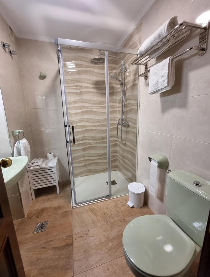 Hostal Sainz Riaño Exteriör bild