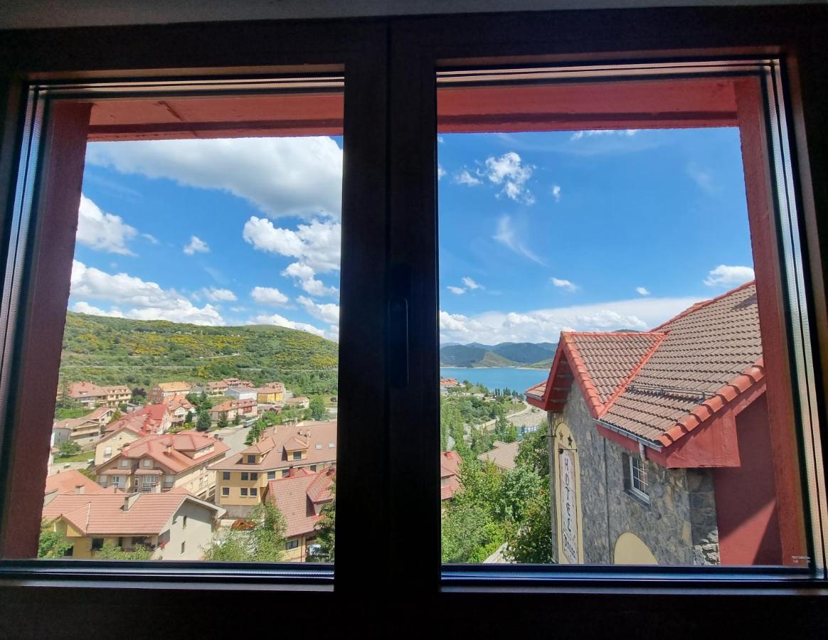 Hostal Sainz Riaño Exteriör bild