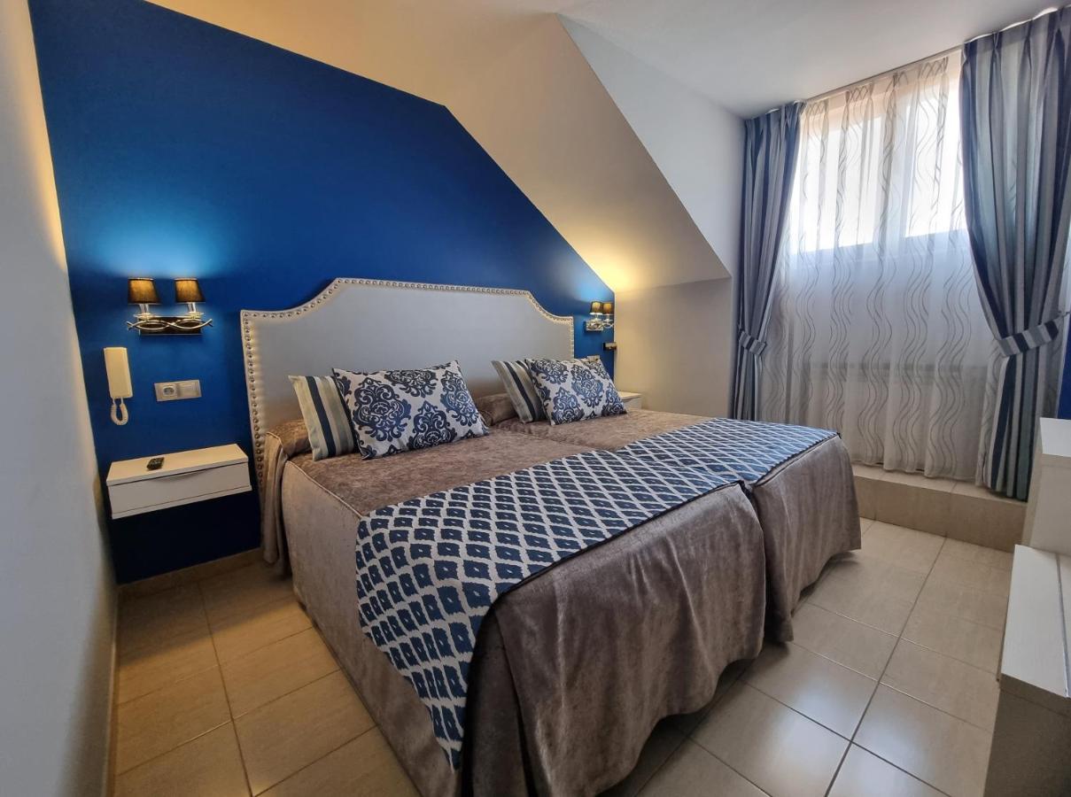 Hostal Sainz Riaño Exteriör bild