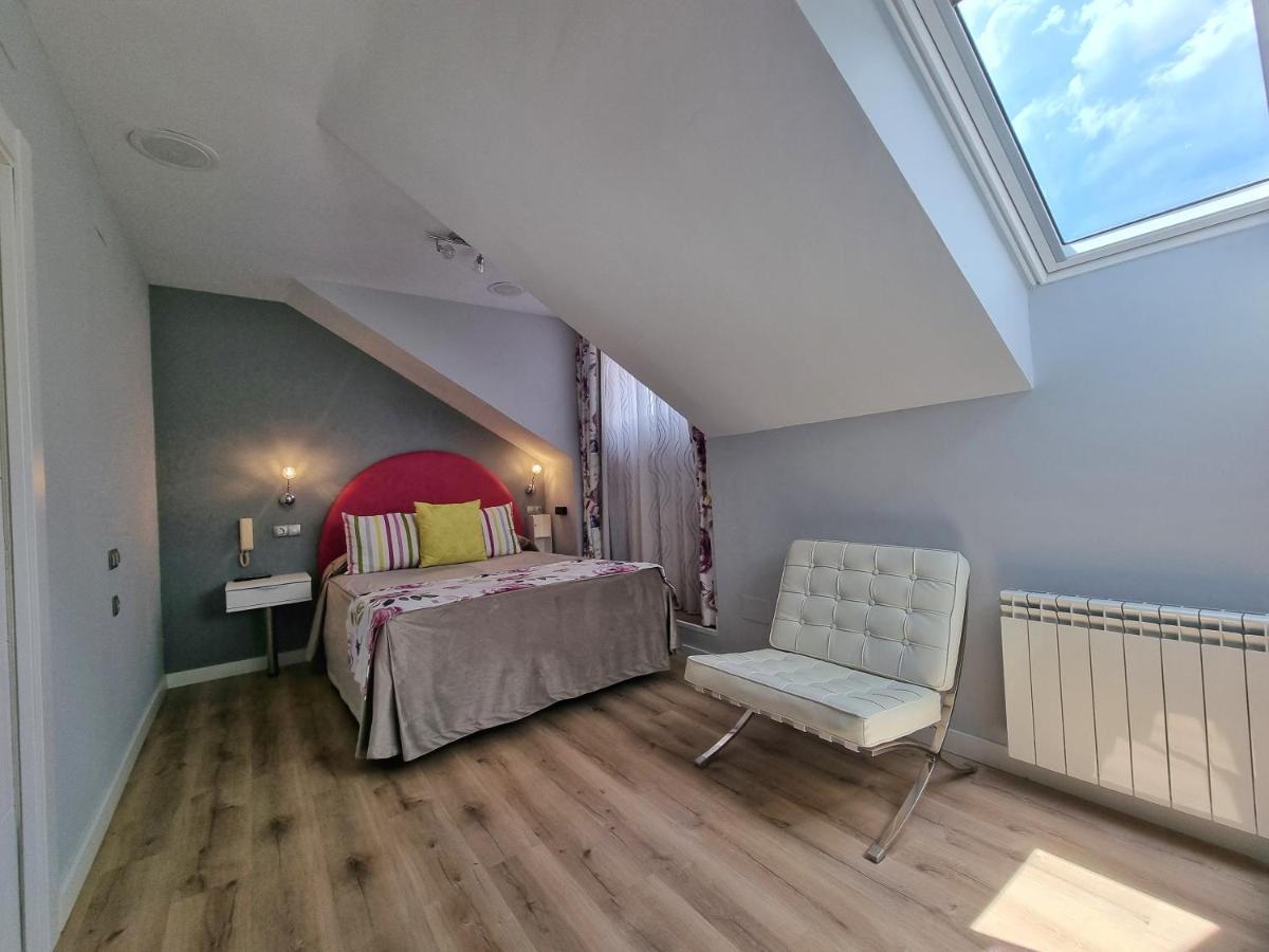 Hostal Sainz Riaño Exteriör bild