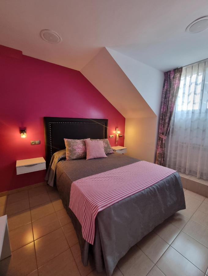 Hostal Sainz Riaño Exteriör bild