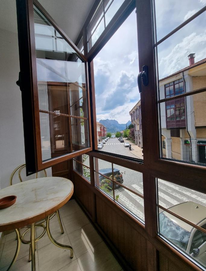 Hostal Sainz Riaño Exteriör bild