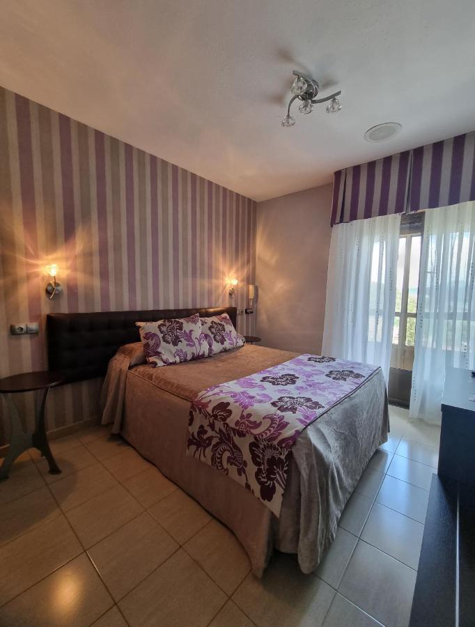 Hostal Sainz Riaño Exteriör bild