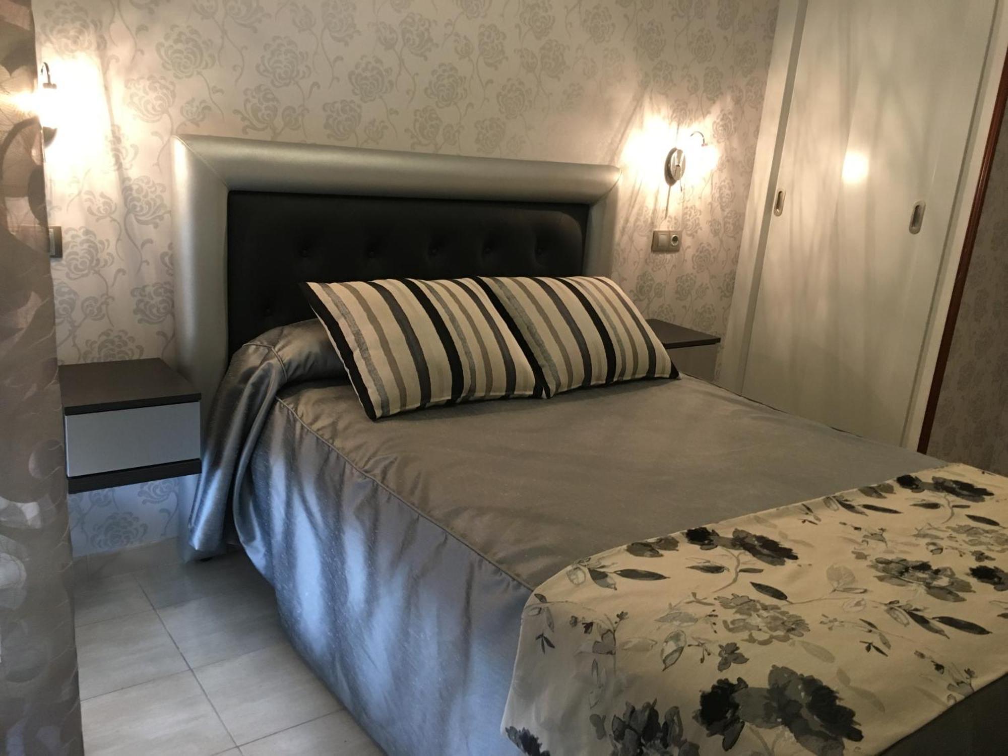 Hostal Sainz Riaño Exteriör bild