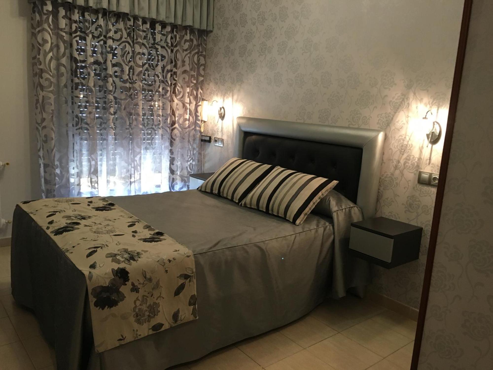 Hostal Sainz Riaño Exteriör bild