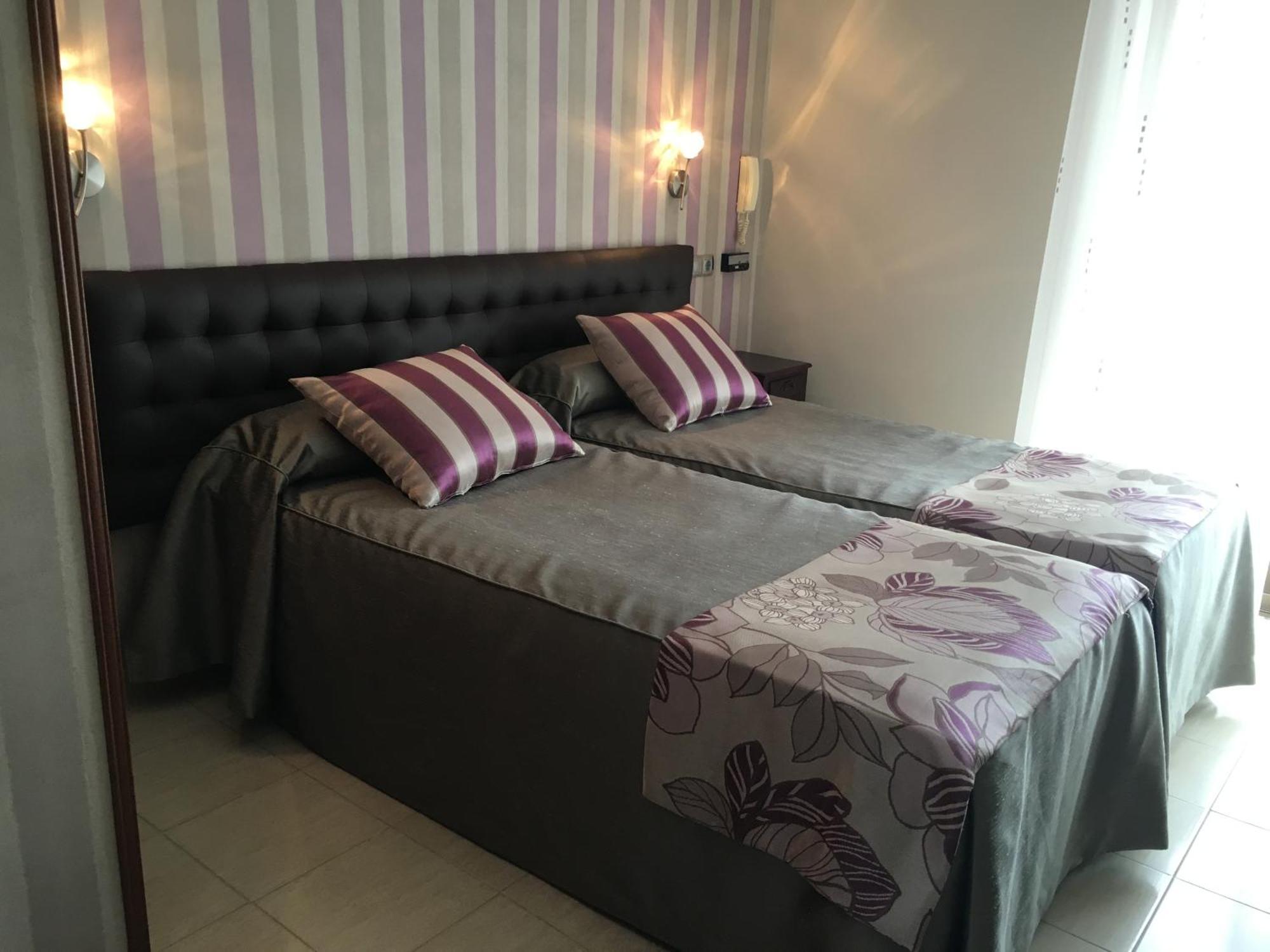 Hostal Sainz Riaño Exteriör bild