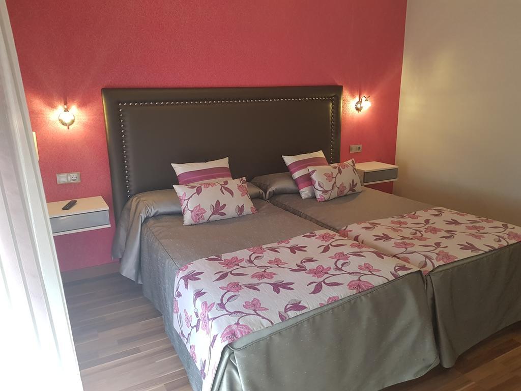 Hostal Sainz Riaño Exteriör bild