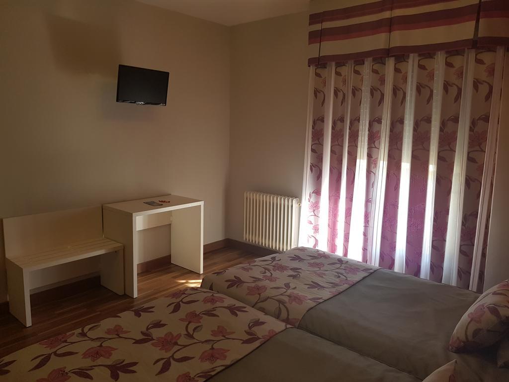 Hostal Sainz Riaño Exteriör bild
