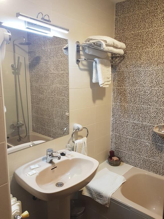 Hostal Sainz Riaño Exteriör bild